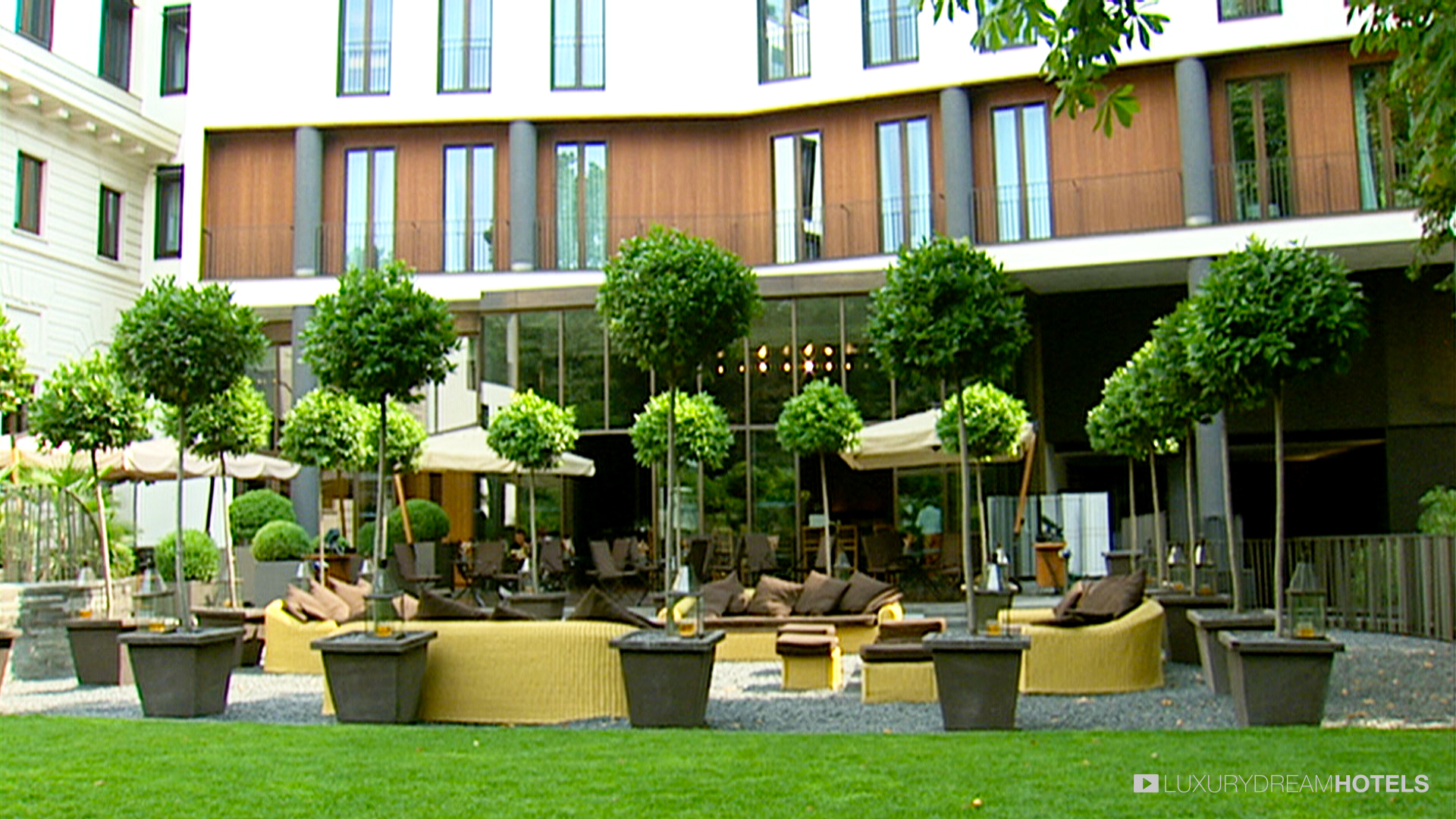 Luxury hotel Bulgari Hotels Resorts Milano Milan Italy